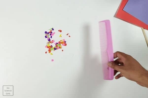 Static Electricity Experiment using Comb